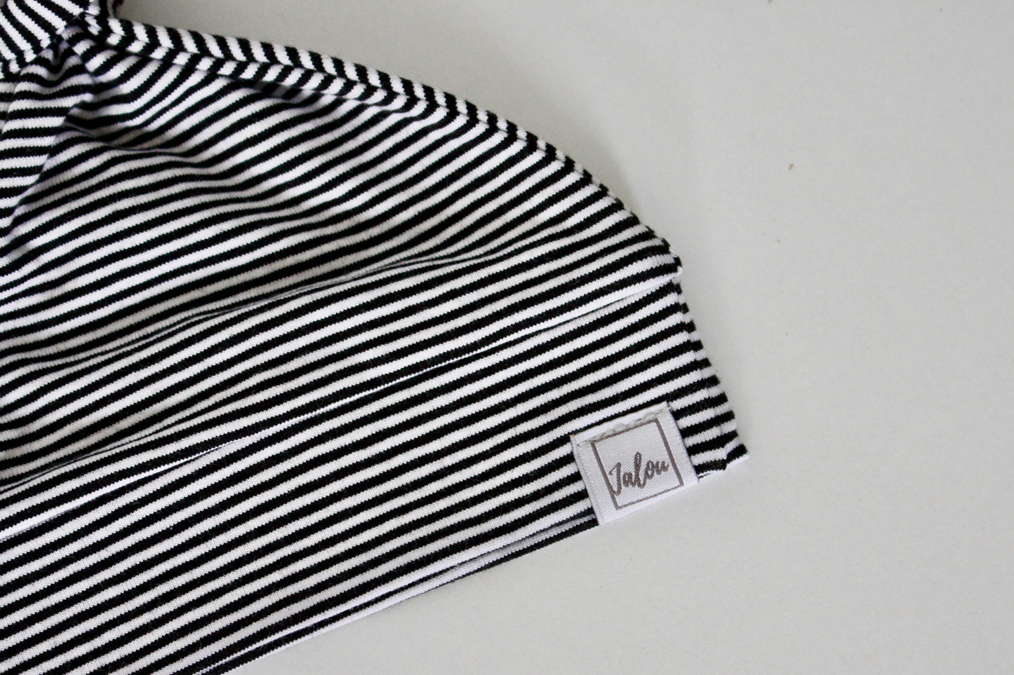 Newborn mutsje - top knot - Multi Black Stripe Streep zwart wit